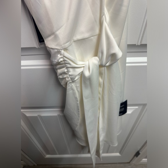 Lulus one sleeve white dress. New with tags. Size large. - Picture 5 of 5